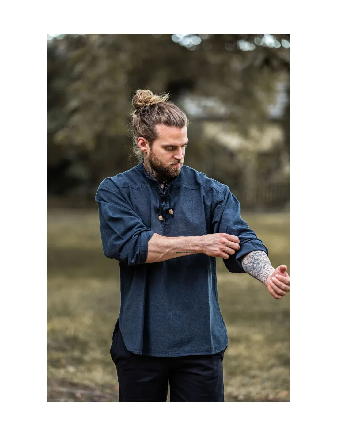 Chemise médiévale à lacets modèle Ansbert, coloris bleu ⚔️ Boutique Épées