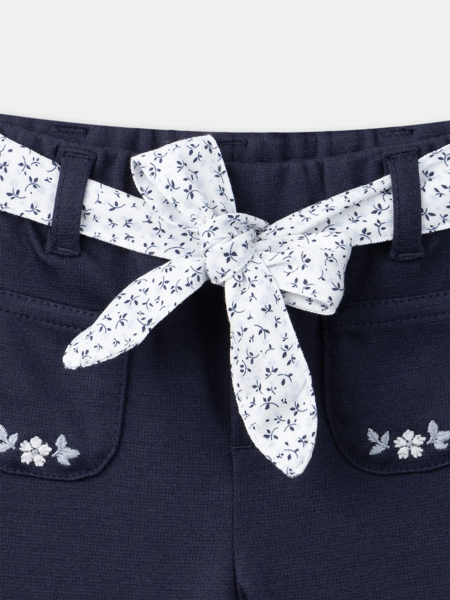 Pantalon bleu marine avec ceinture à imprimé fleuri