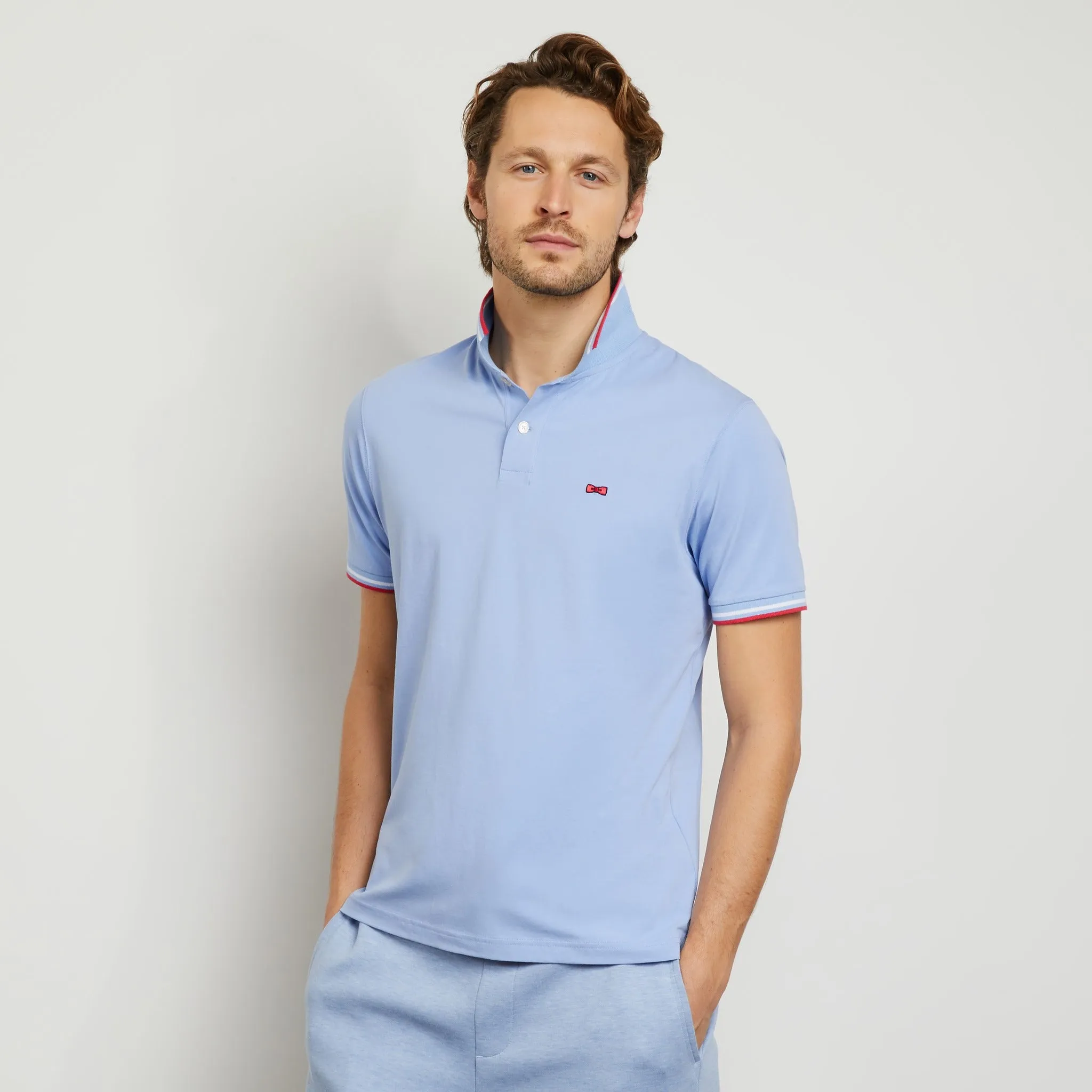 Polo uni en coton bleu clair