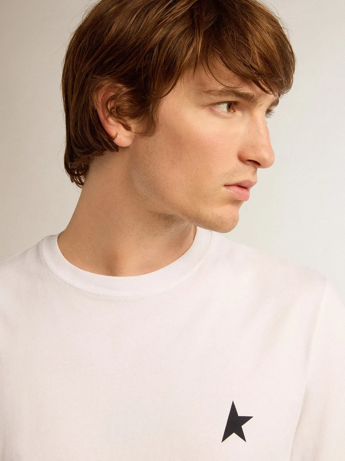 T-shirt blanc collection Star avec étoile noire sur le devant | Golden Goose